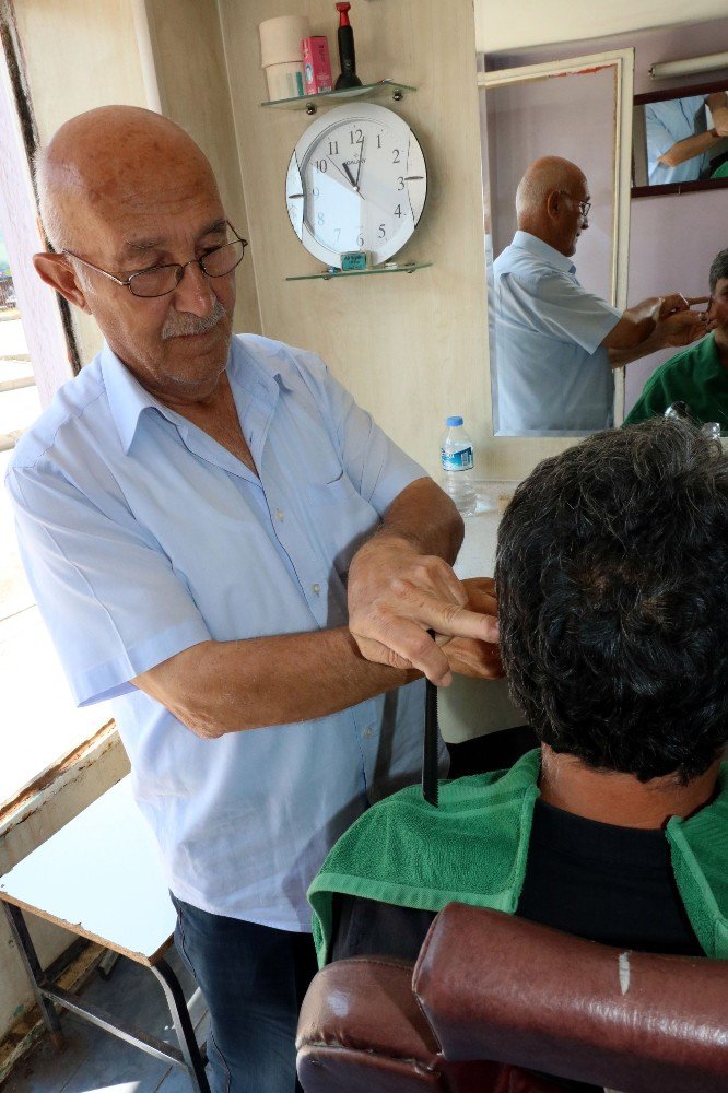 55 Yıllık Berber Dükkanın Yıkılmasıyla Mesleği Bırakacak