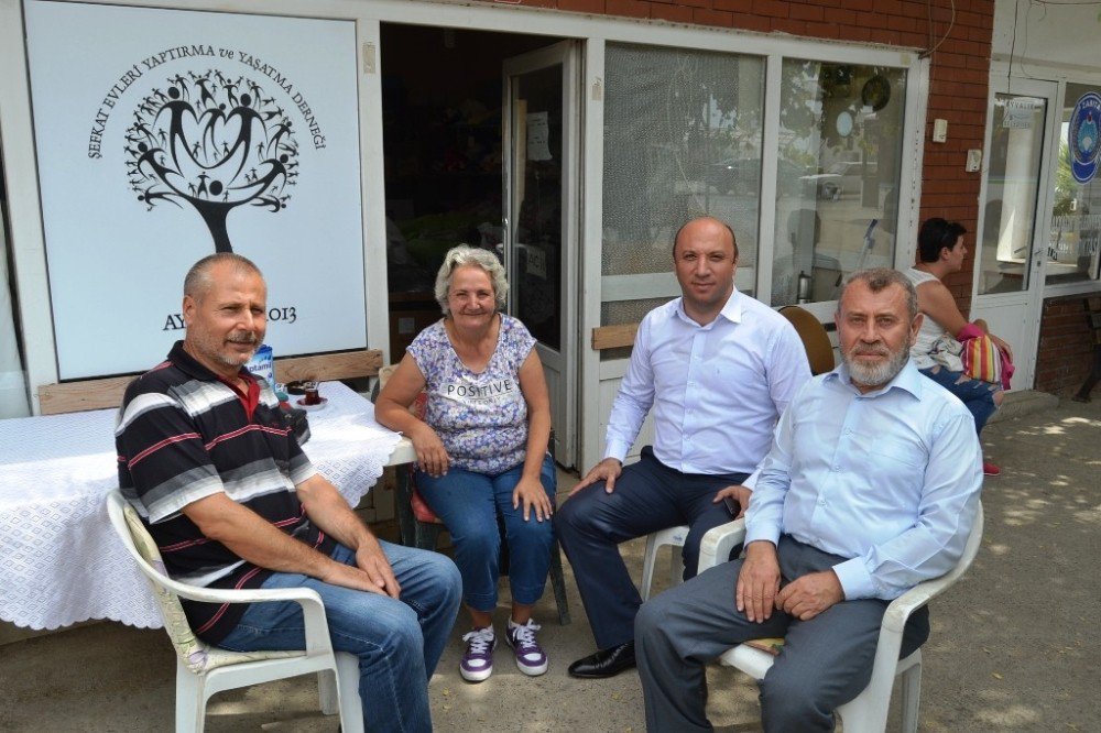 Ayvalık’ta Müftü Tosun Ve Meb Müdürü Bahadır’dan Şefkatli Ellere Ziyaret