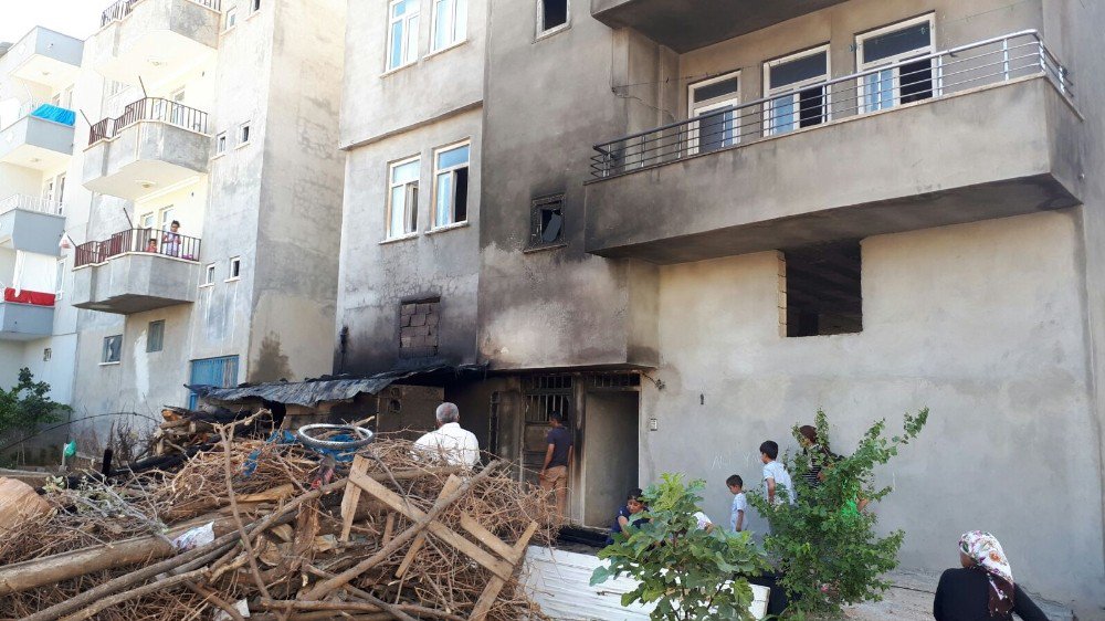 Odunluk Yangını Binaya Sıçramadan Söndürüldü