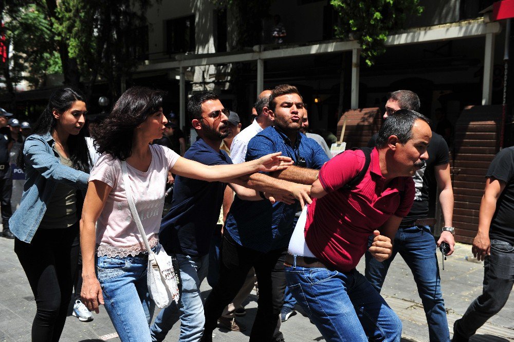 Başkent’te Gülmen Ve Özakça Eyleminde 1 Kişi Gözaltına Alındı