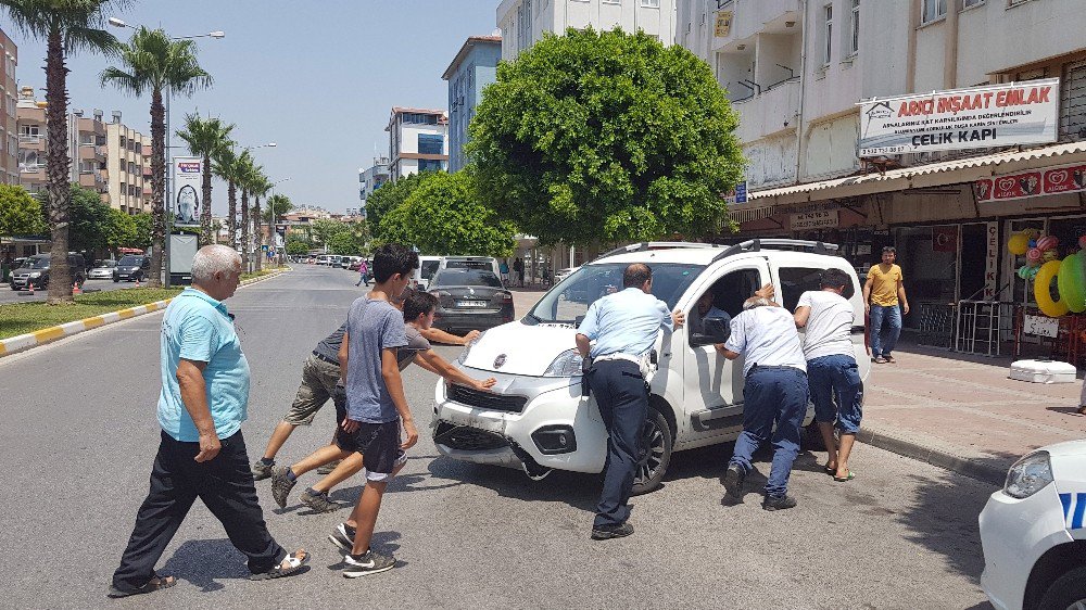 Manavgat’ta Trafik Kazası: 4 Yaralı