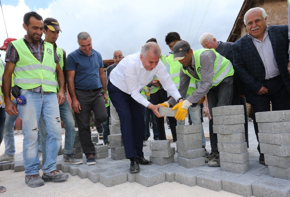 Büyükşehir’den İlçelere Beton Kilit Parke Taşı