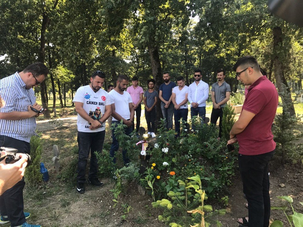 Kazandıkları Kupayı Geçen Sene Kaybettikleri Arkadaşlarına Adadılar