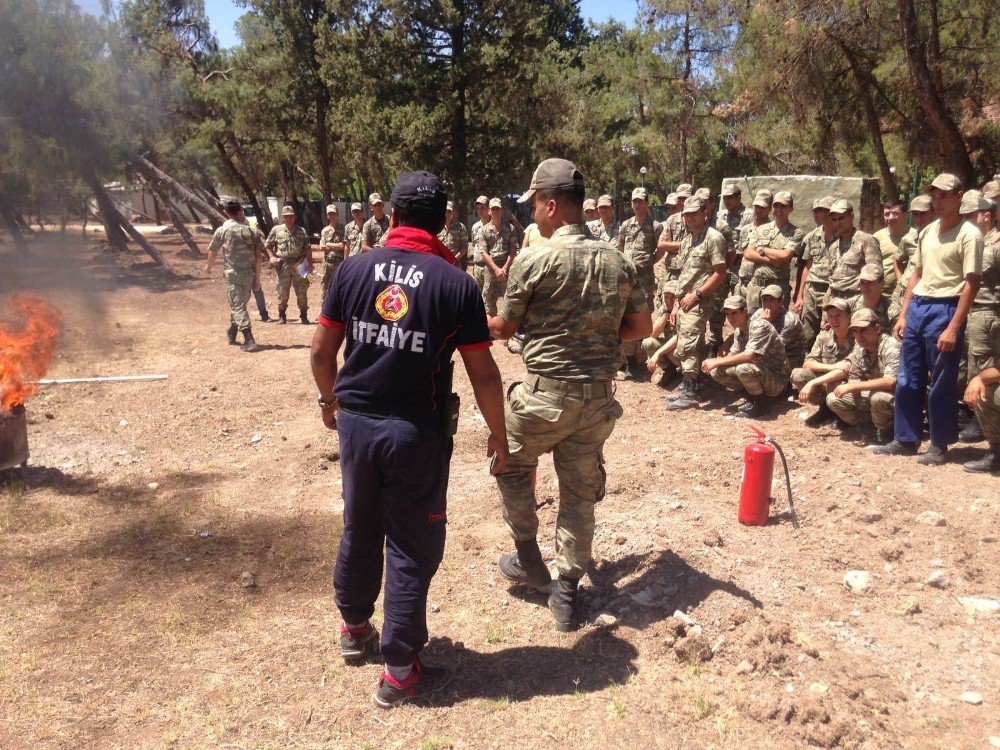 İtfaiye Ekipleri Şehit Mehmet Karakolunda Ve Taburda Personellere Yangın Eğitimi Verildi