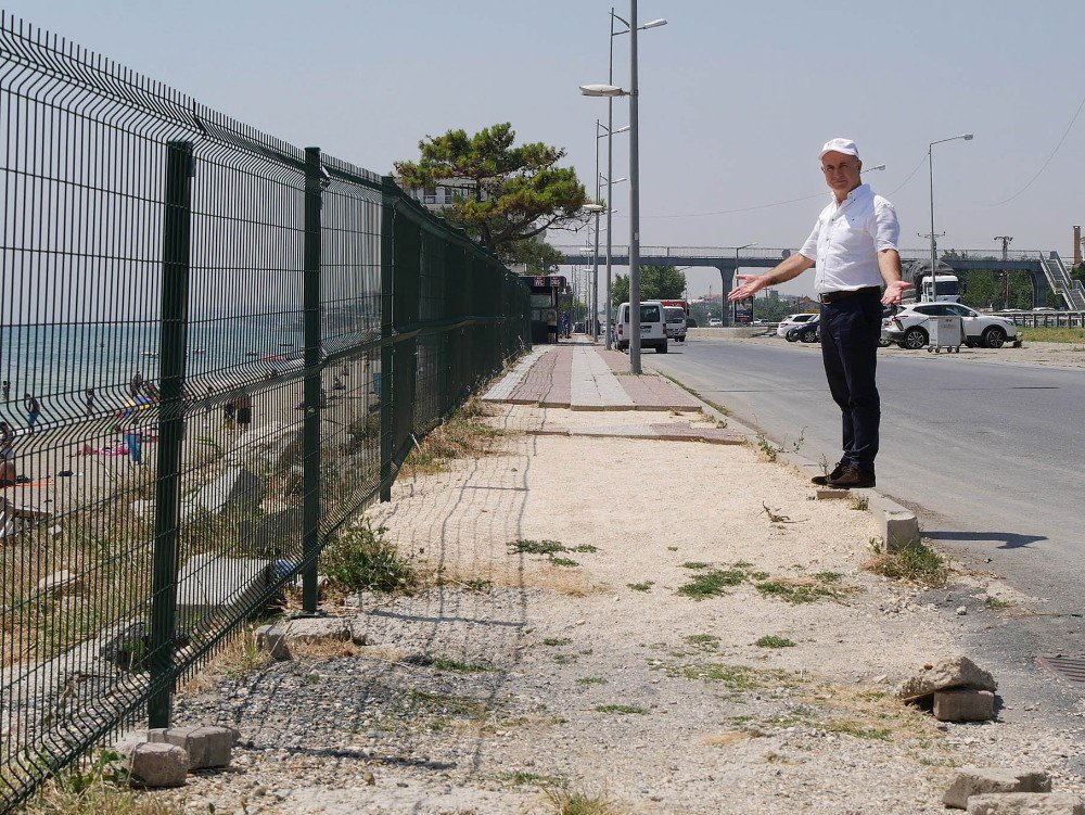 Büyükçekmece’de Kaldırım Parke Taşları Çalındı