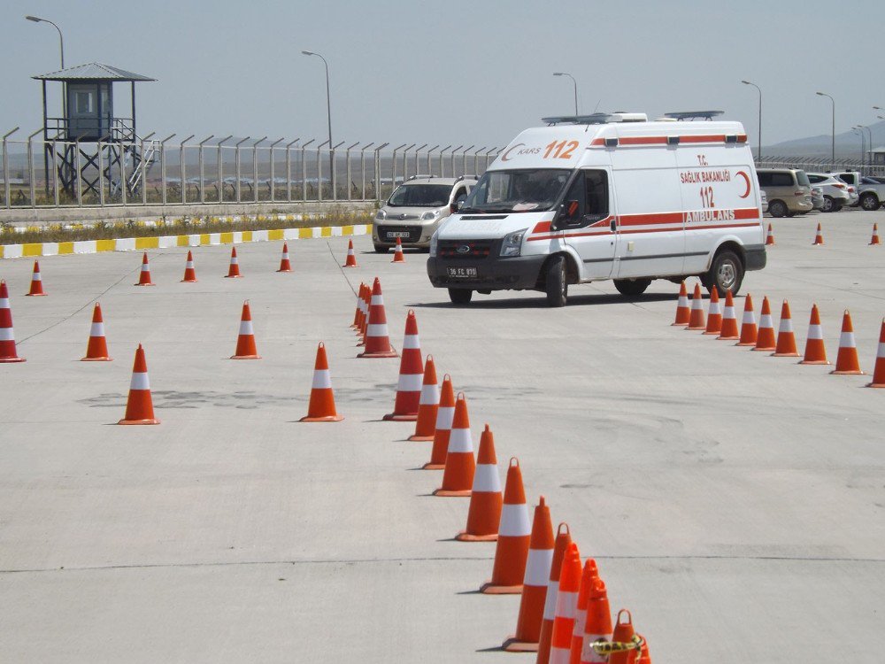 Kars 112’ye Ambulans Sürüş Teknikleri Eğitimi Verildi