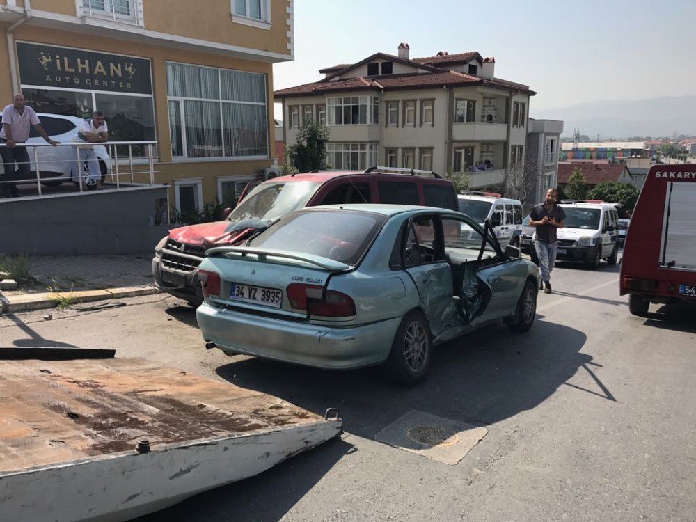 Sakarya’da Zincirleme Trafik Kazası: 5 Yaralı