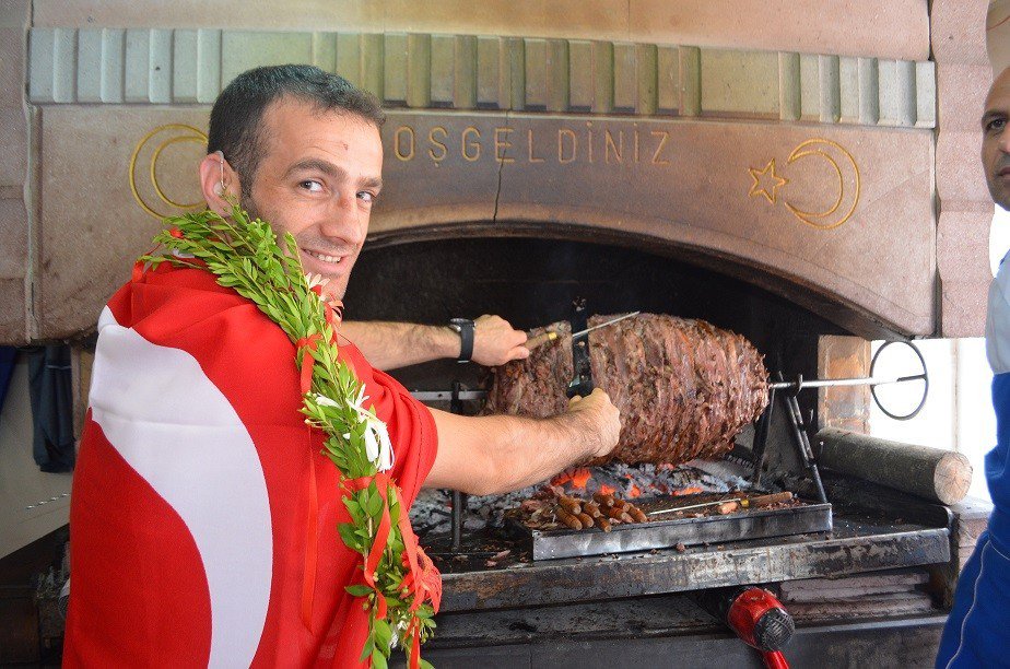 Şampiyon Judocuya Cağ Kebap Ziyafeti