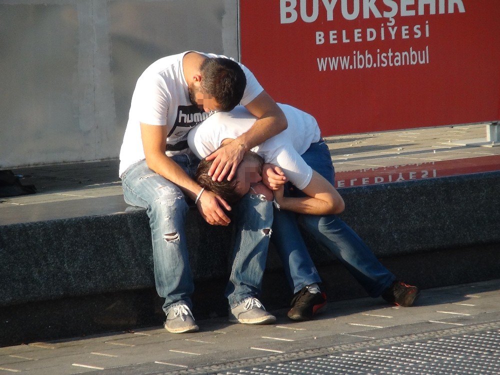 Taksim’de Bonzai İçen Gencin Görüntüsü Yürekleri Yaktı