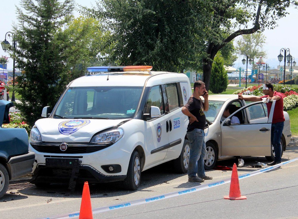 Kontrolünü Kaybedince Park Halindeki Araçlara Daldı