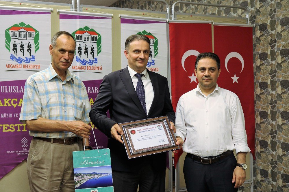 27. Uluslararası Akçaabat Müzik Ve Halkoyunları Festivali Sponsorlarına Plaket Verildi