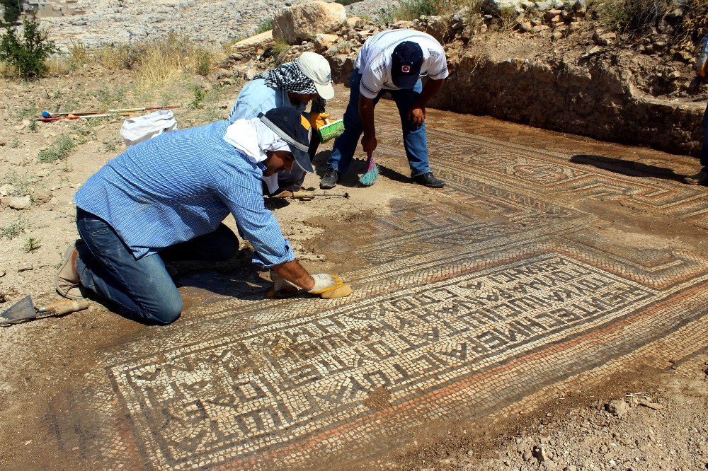 Çiftçinin Bulduğu Mozaiğin Yerinde Kilise Olduğu Ortaya Çıktı