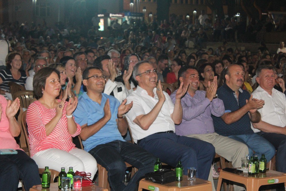 Alaşehir Belediyesi Tsm Korosu Büyüledi