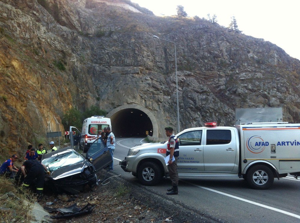 Artvin’de Trafik Kazası: 1 Ölü, 2 Yaralı