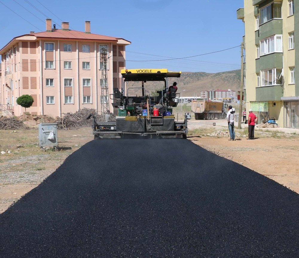 Bitlis’te Yol Asfaltlama Çalışması