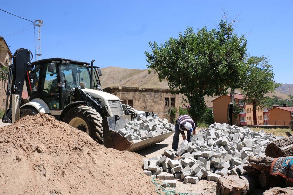 Bitlis Belediyesinden Yol Yapım Çalışması