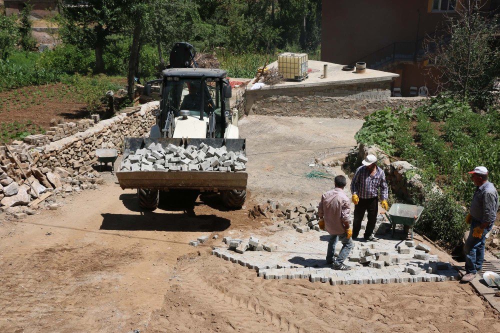 Bitlis Belediyesinden Yol Yapım Çalışması