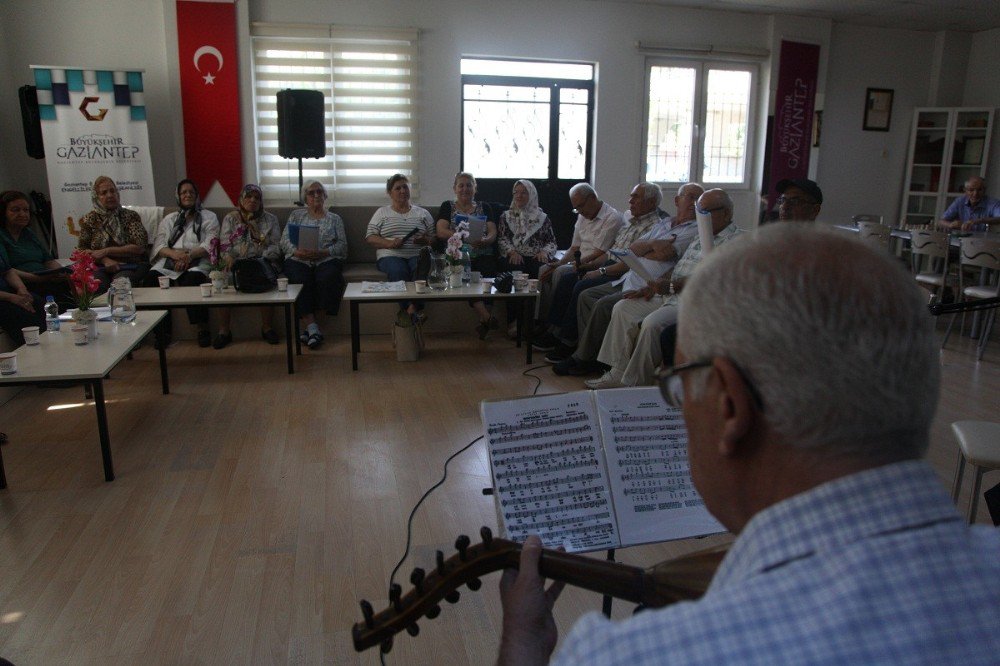 Büyükşehir Belediyesinden Yaşlılara Meşguliyet Terapisi