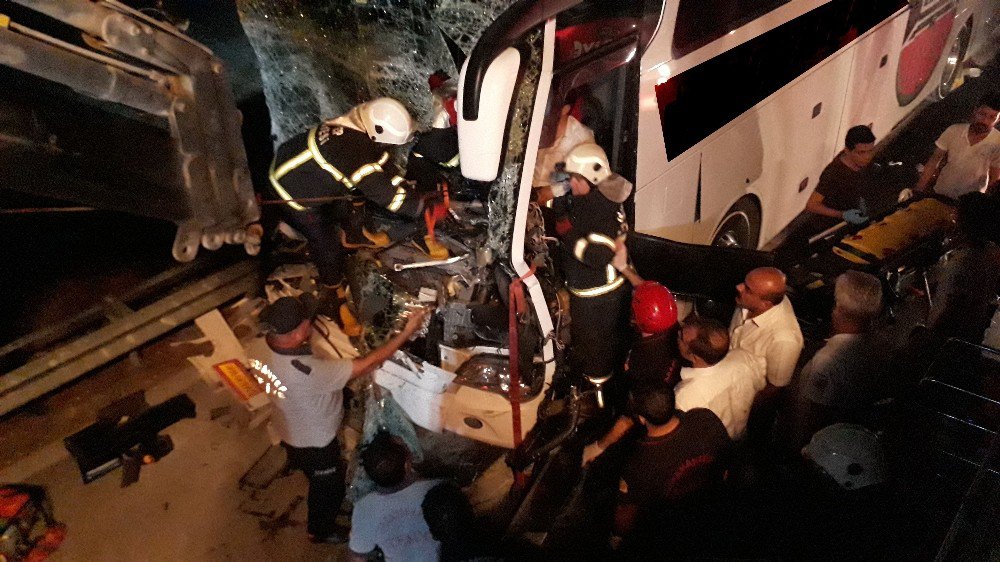 Kahramanmaraş’ta Otobüs Tıra Çarptı: 1 Ölü, 26 Yaralı