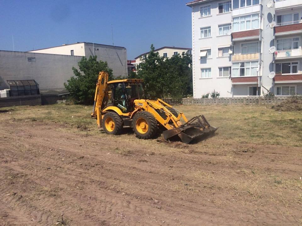 Körfez’de Boş Araziler Temizleniyor