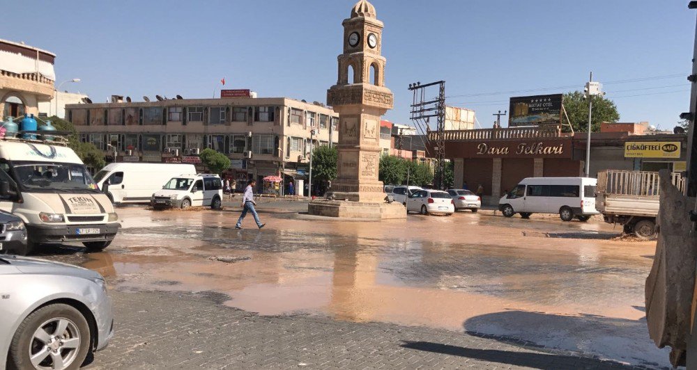 Midyat’ta Şebeke Suyu Patladı