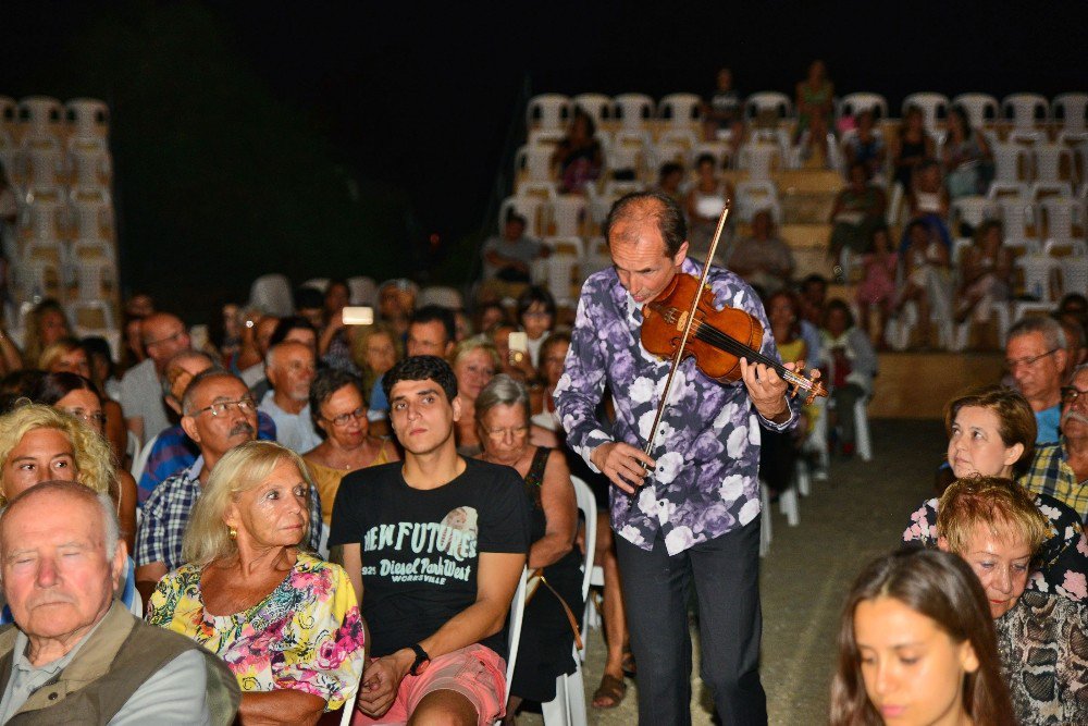 Gümüşlük’te Festival Keman Ve Akordeonun Dansıyla Başladı