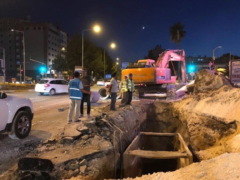 Atatürk Bulvarındaki Alt Yapı Çalışmaları Hızlandı