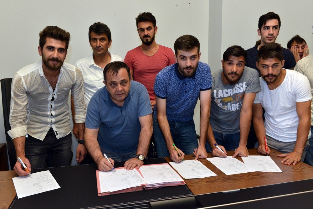 Yakutiyespor, Bal Ligi İçin Toplu İmza Attı