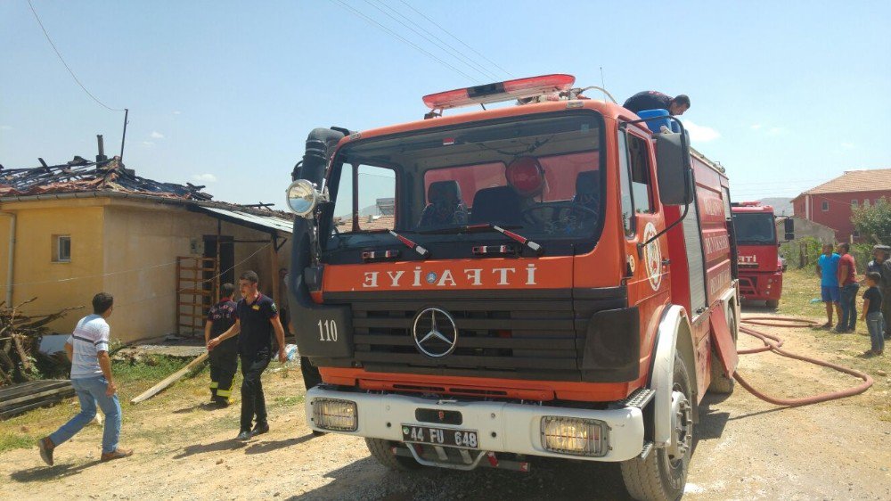 Yeşilyurt’ta Ev Yangınında Maddi Hasar Meydana Geldi