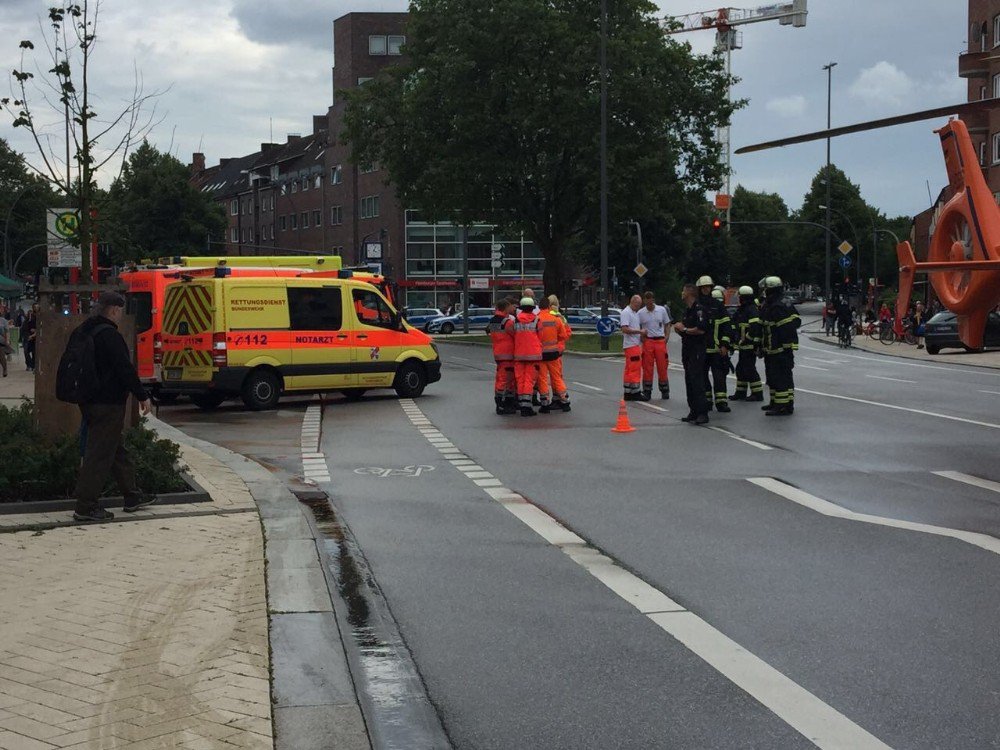 Hamburg’ta Bıçaklı Saldırı: 1 Ölü