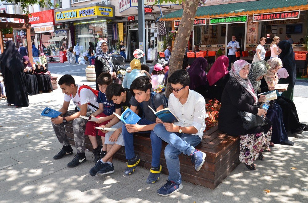 Agd’den Zamansız Ve Mekansız Okuma