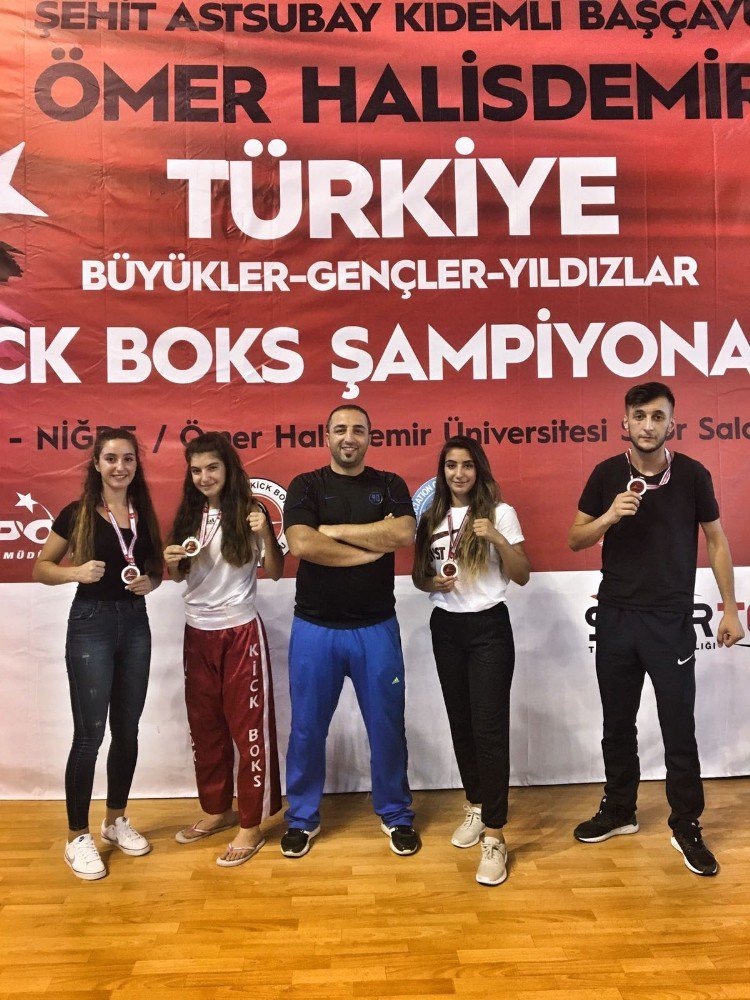 Kickboks Türkiye Şampiyonu Antalya’dan Çıktı