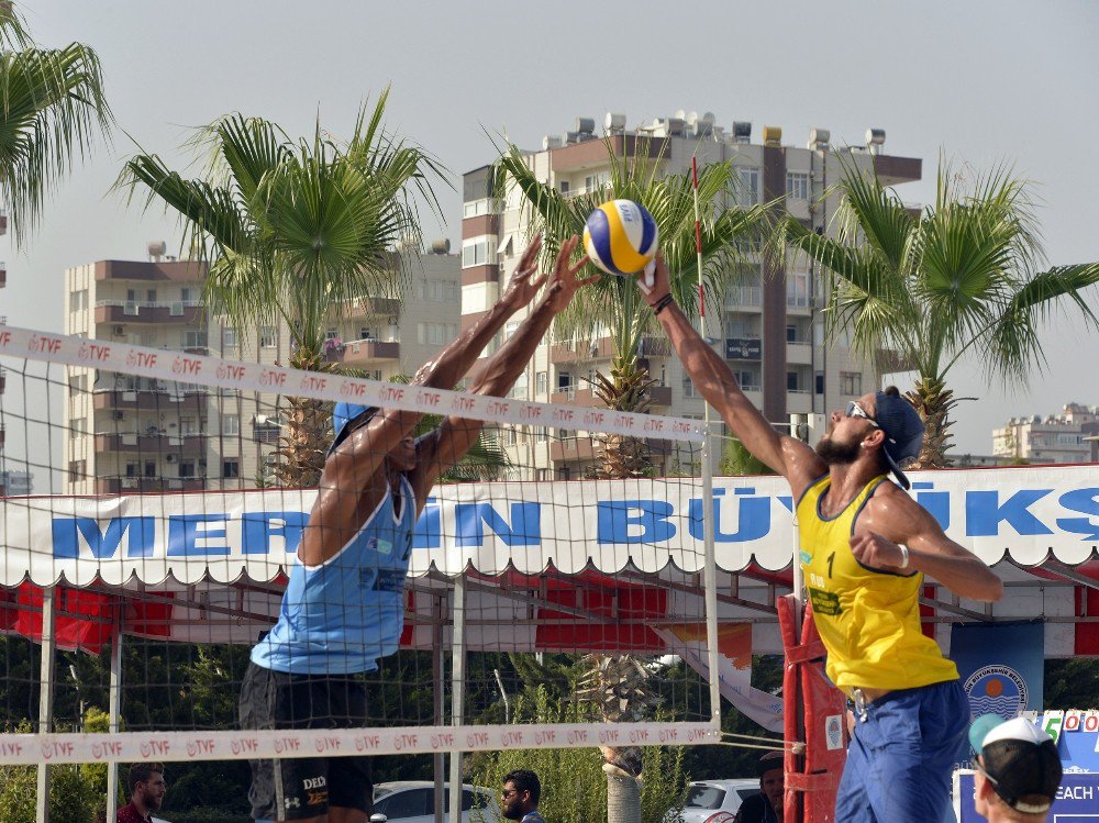 Mersin’de Plaj Voleybolu Heyecanı