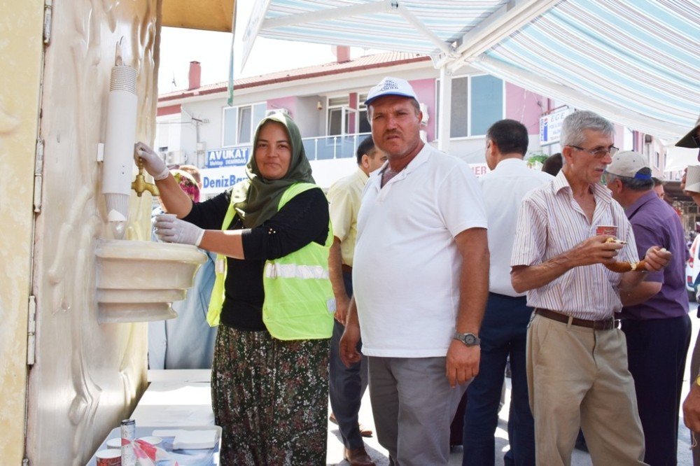 Bigadiç’te Çeşmeden Buz Gibi Ayran Aktı