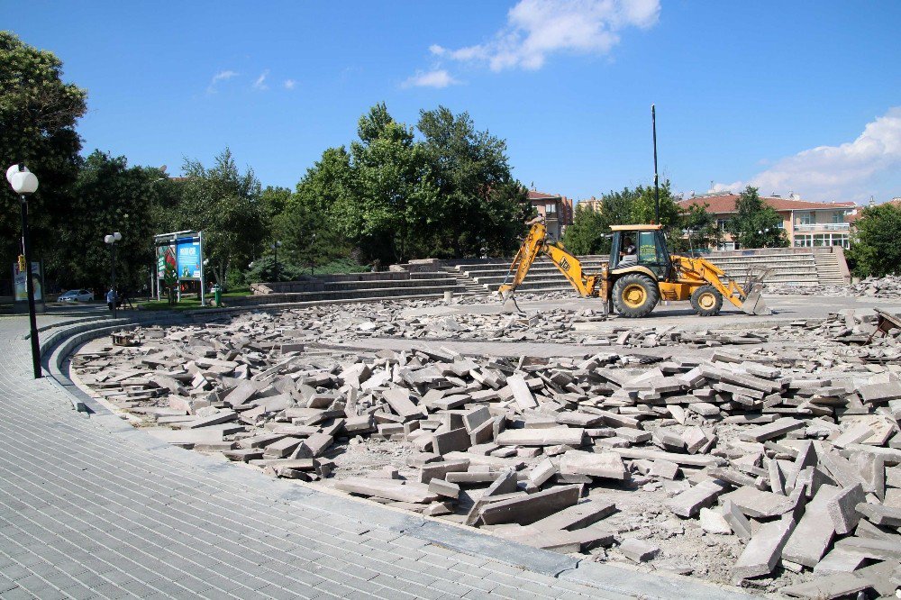 Anıtpark Aslına Uygun Şekilde Yenileniyor