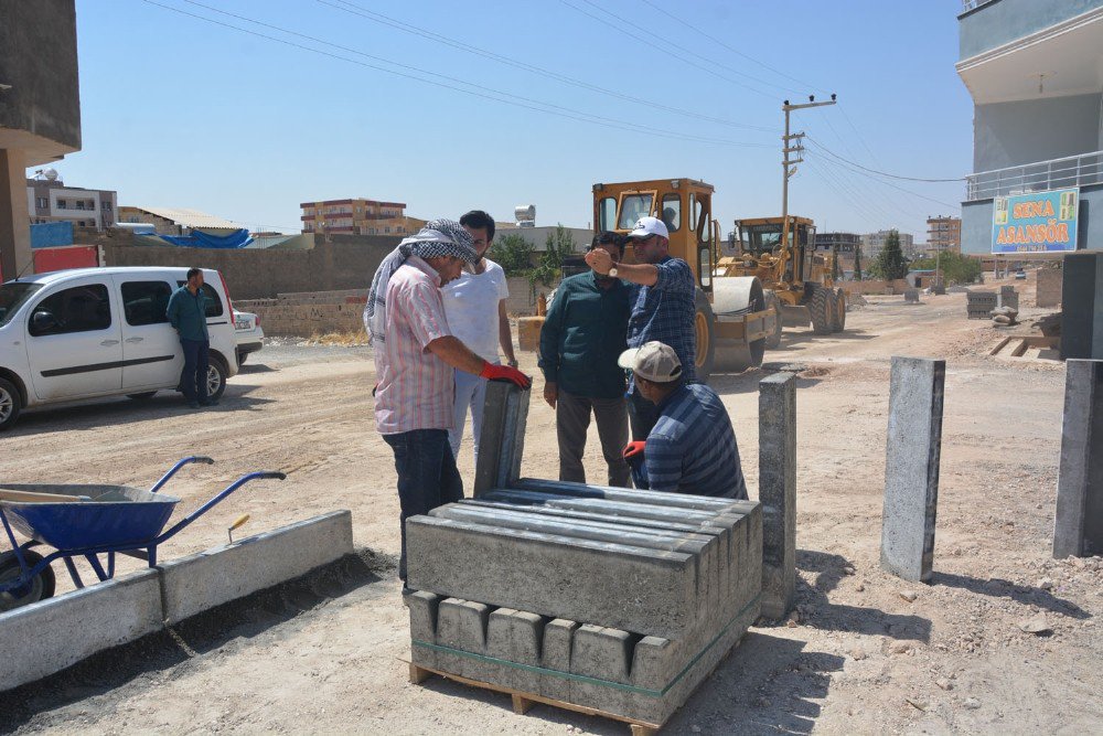 Cumhuriyet Mahallesi Kilitli Parke Taşına Kavuşuyor