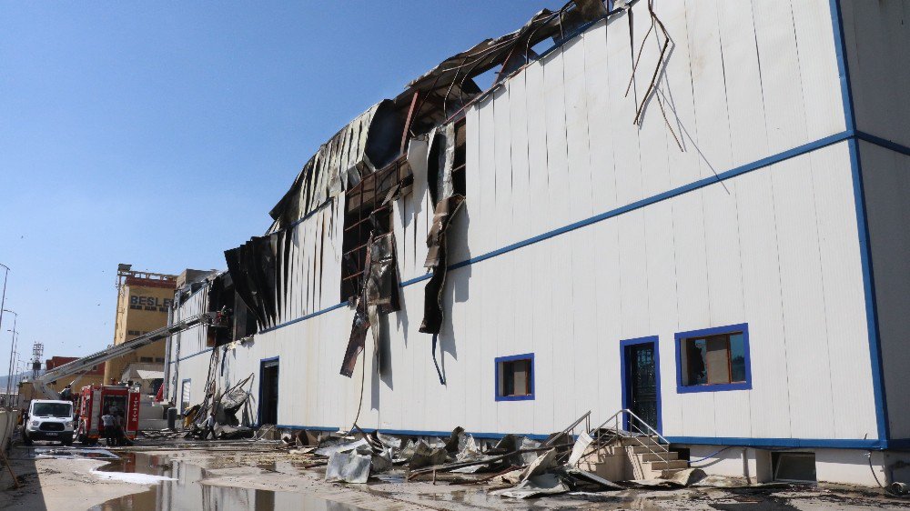 Gaziantep’teki Fabrika Yangını 3 Saat Sonra Kontrol Altına Alındı