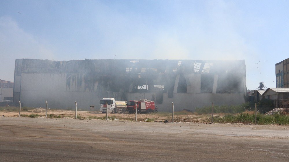 Gaziantep’teki Fabrika Yangını 3 Saat Sonra Kontrol Altına Alındı