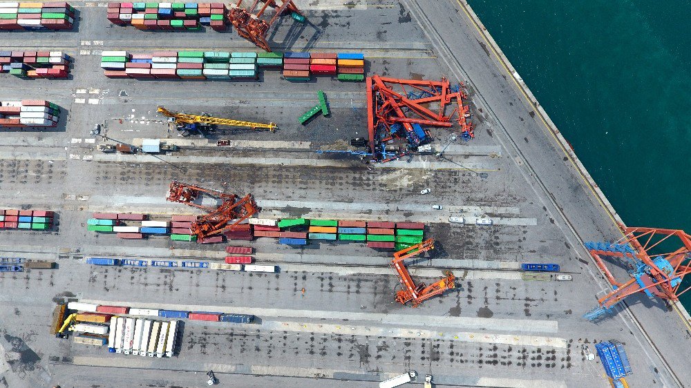 Haydarpaşa Limanı’nda Fırtınadan Devrilen Vinçler Havadan Görüntülendi