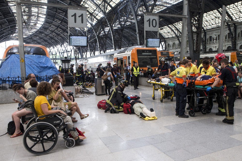 Barcelona’da Tren Kazası: 48 Yaralı