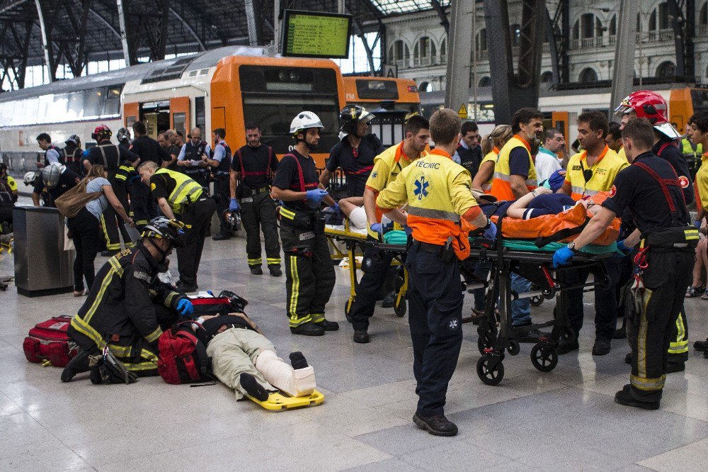 Barcelona’da Tren Kazası: 48 Yaralı