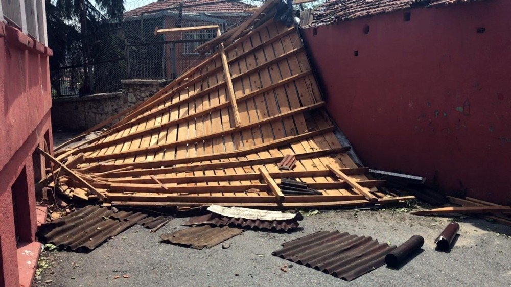 Fırtınanın Vurduğu Beyoğlu Bu Hale Geldi