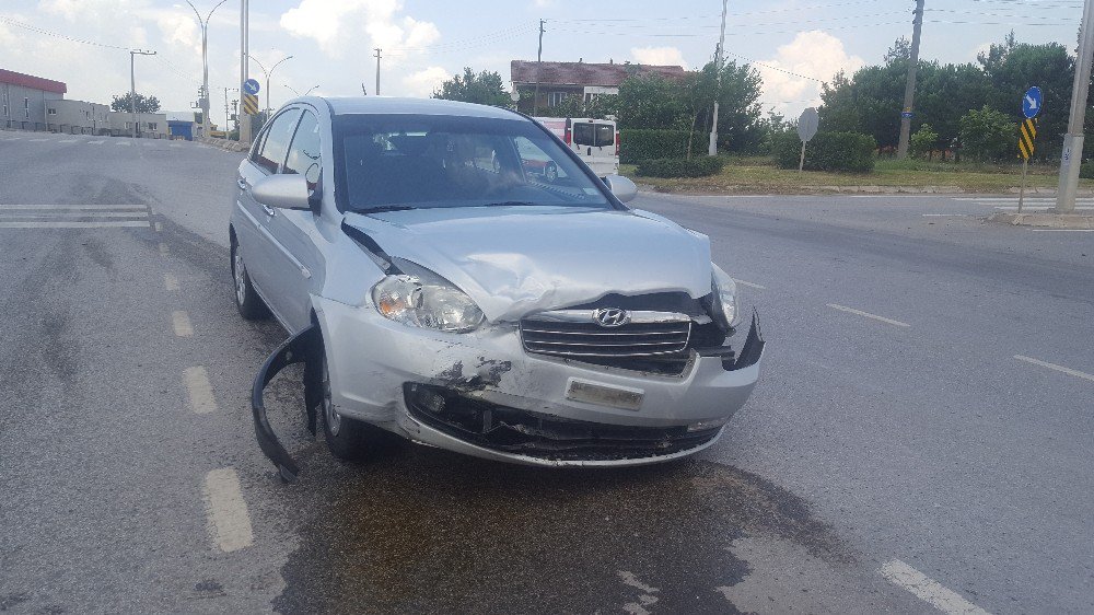 Kocaeli’de Trafik Kazası: 3 Yaralı