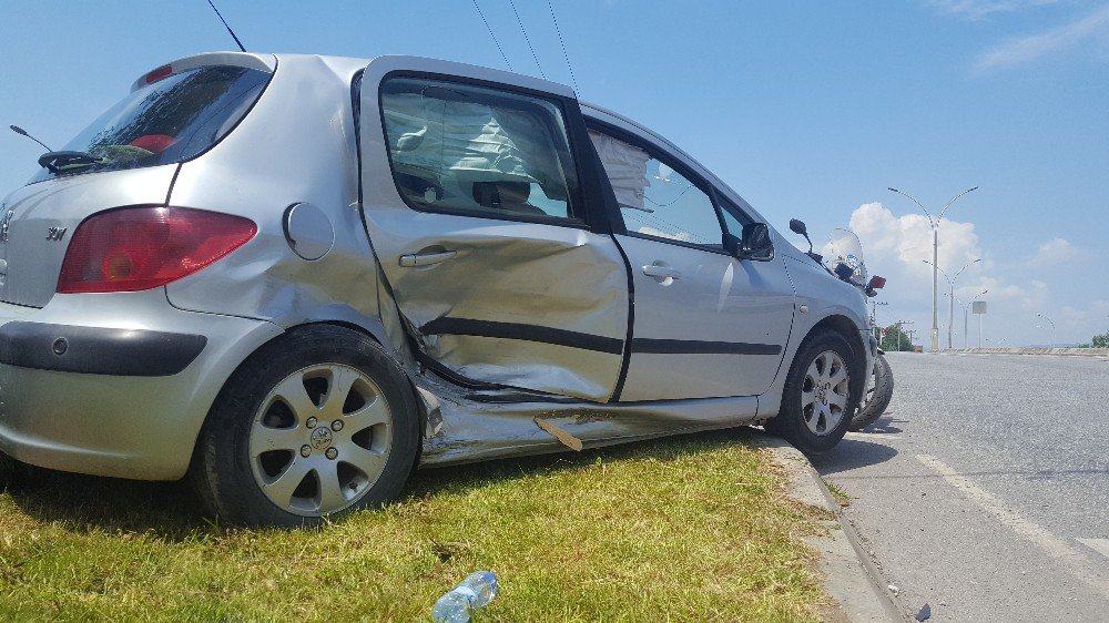 Kocaeli’de Trafik Kazası: 3 Yaralı