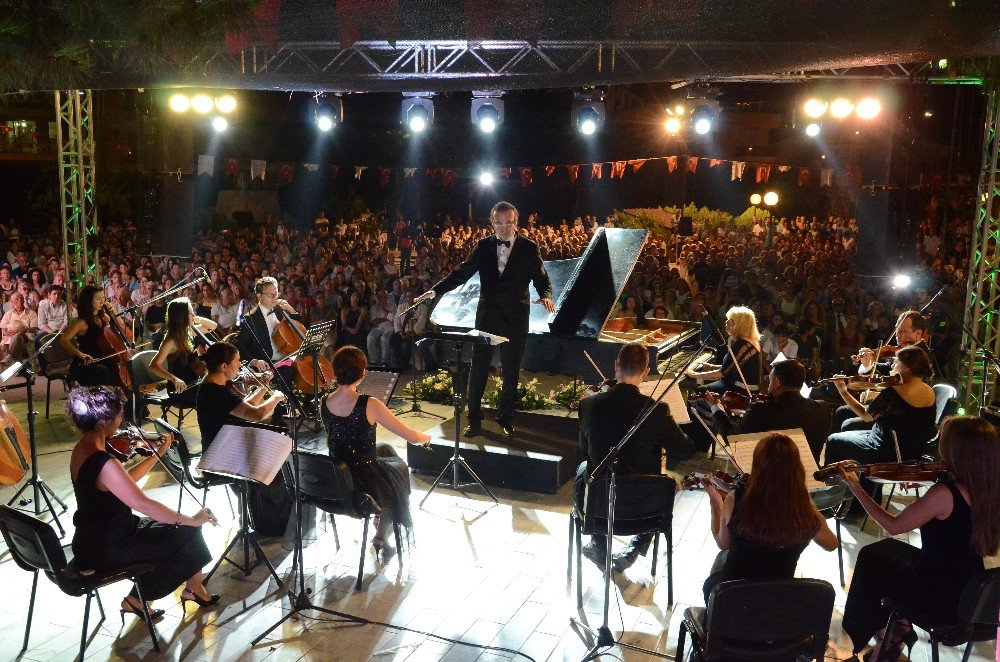 İdil Biret, 29 Temmuz’da Kuşadalılarla Buluşacak