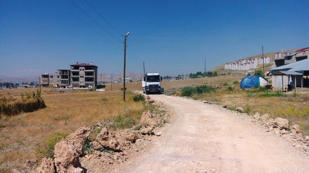 Edremit Belediyesinden Yol Yapım Çalışması