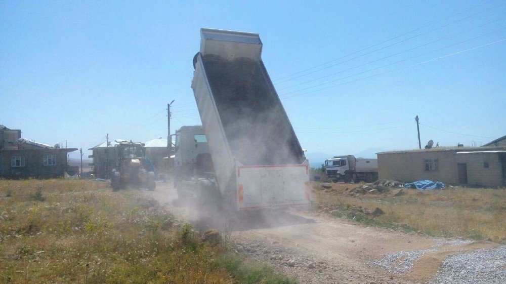 Edremit Belediyesinden Yol Yapım Çalışması