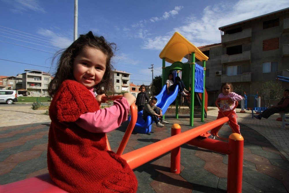 Gaziemir’de Yeşil Alan Ve Modern Parklar Artıyor