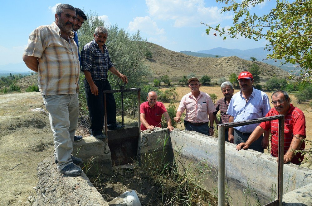 Suları Kesilen Köylüler Yetkililerden Yardım Bekliyor