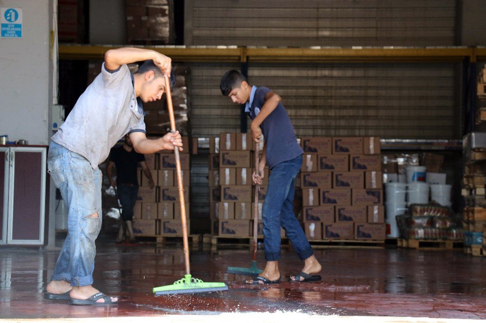 Gaziantep’te Yanan Fabrikaya Girenler Şok Eden Tahribatla Karşılaştı